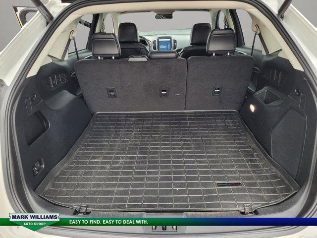 Photo of 2021 White Ford Edge