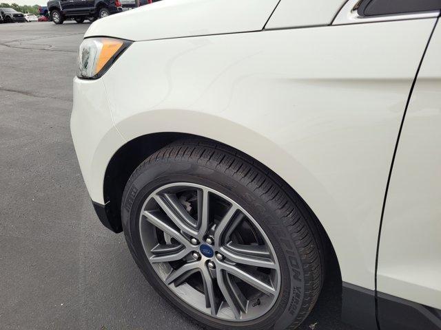 Photo of 2021 White Ford Edge