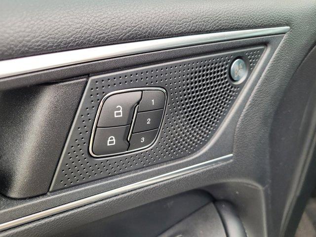 Photo of 2021 White Ford Edge