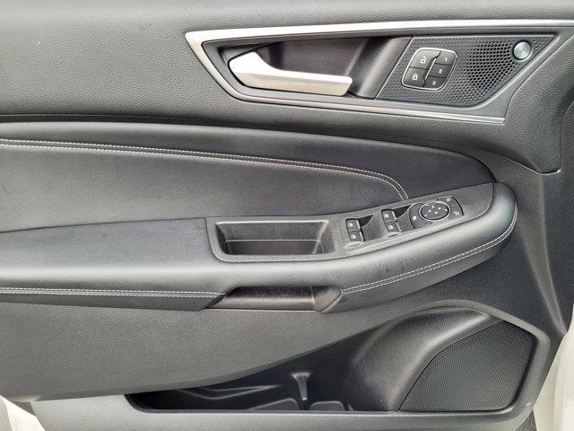 Photo of 2021 White Ford Edge