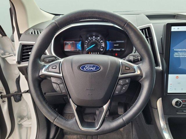Photo of 2021 White Ford Edge