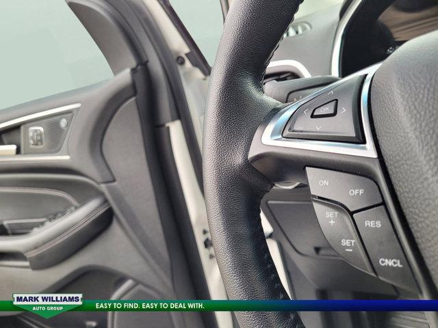 Photo of 2021 White Ford Edge