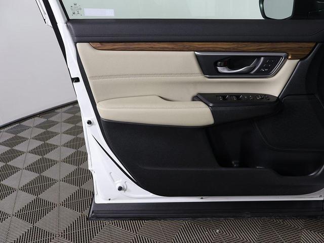 Photo of 2022 Platinum White Pearl Honda CR-V