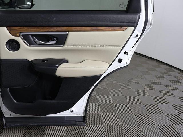 Photo of 2022 Platinum White Pearl Honda CR-V