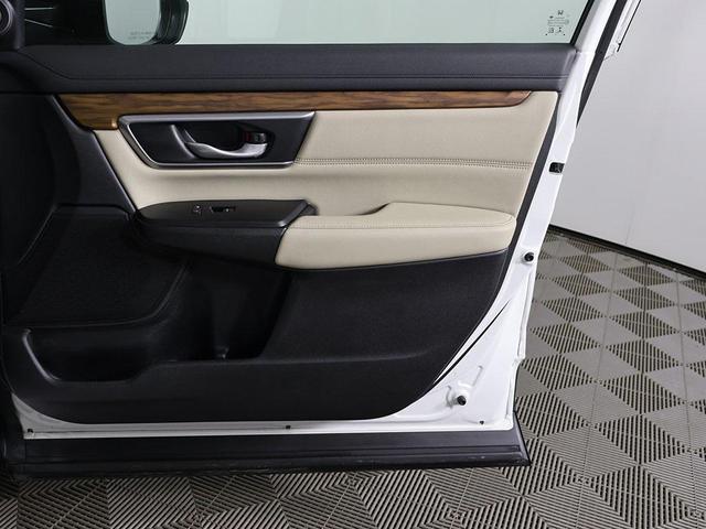 Photo of 2022 Platinum White Pearl Honda CR-V
