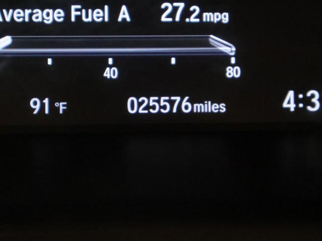 Photo of 2022 Platinum White Pearl Honda CR-V