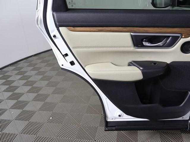 Photo of 2022 Platinum White Pearl Honda CR-V