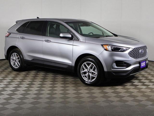 Photo of 2023 Silver Metallic Ford Edge