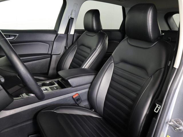 Photo of 2023 Silver Metallic Ford Edge