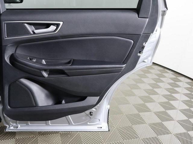 Photo of 2023 Silver Metallic Ford Edge