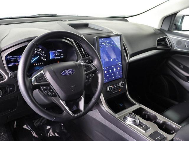 Photo of 2023 Silver Metallic Ford Edge