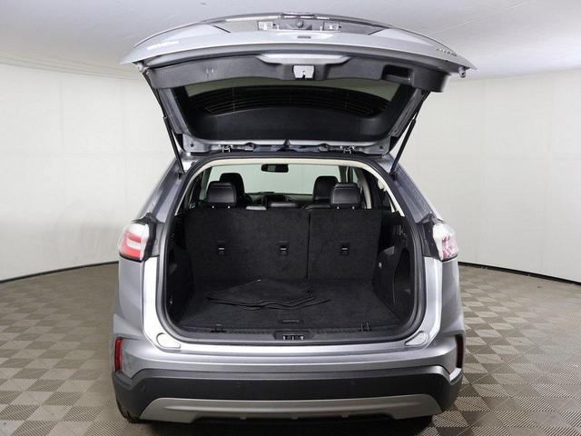 Photo of 2023 Silver Metallic Ford Edge