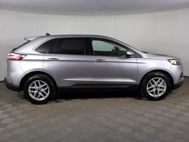 Photo of 2023 Silver Metallic Ford Edge