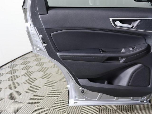 Photo of 2023 Silver Metallic Ford Edge