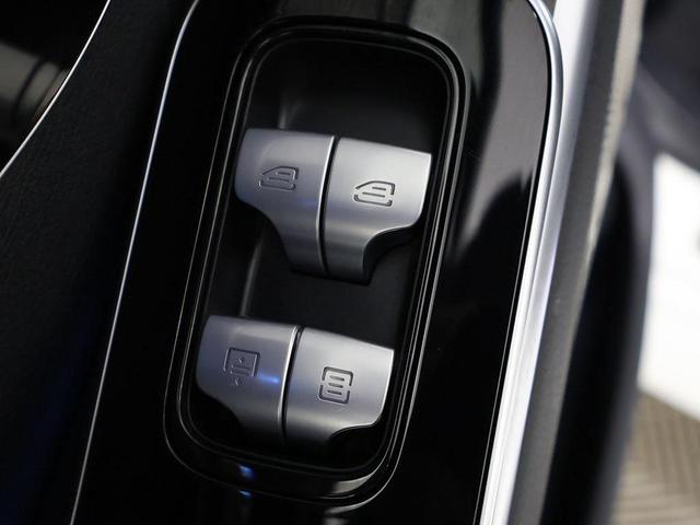 Photo of 2022 White Mercedes-Benz S-Class