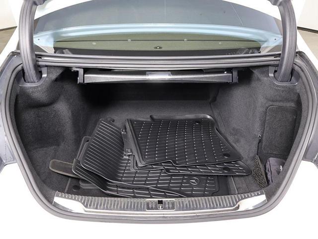 Photo of 2022 White Mercedes-Benz S-Class