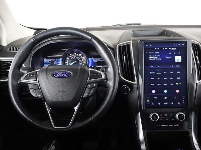 Photo of 2023 Silver Metallic Ford Edge