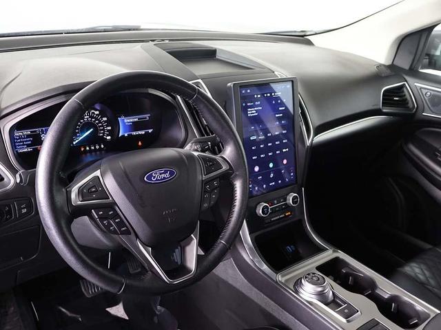 Photo of 2023 Silver Metallic Ford Edge