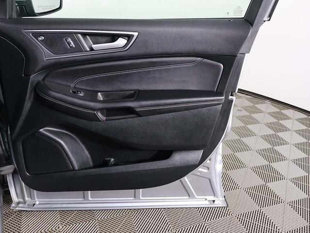 Photo of 2023 Silver Metallic Ford Edge