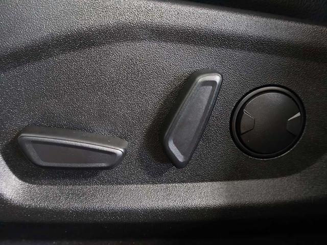 Photo of 2023 Silver Metallic Ford Edge