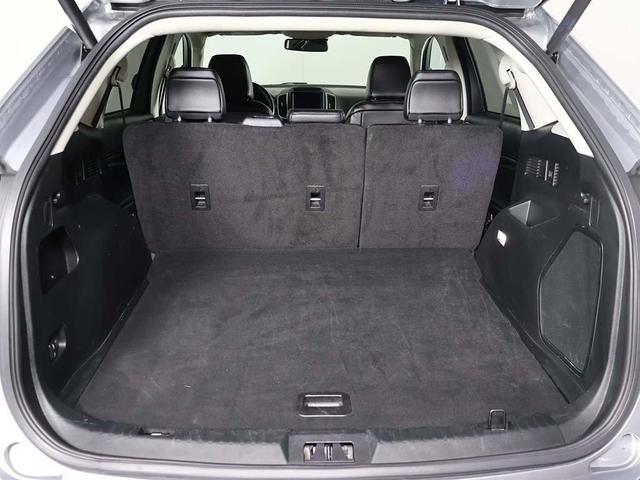 Photo of 2023 Silver Metallic Ford Edge