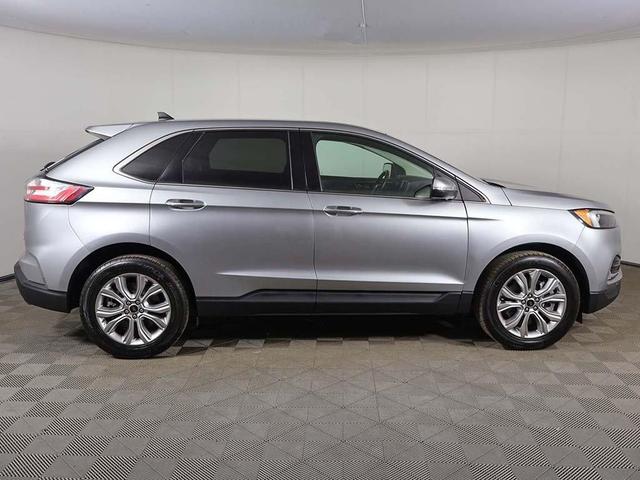 Photo of 2023 Silver Metallic Ford Edge