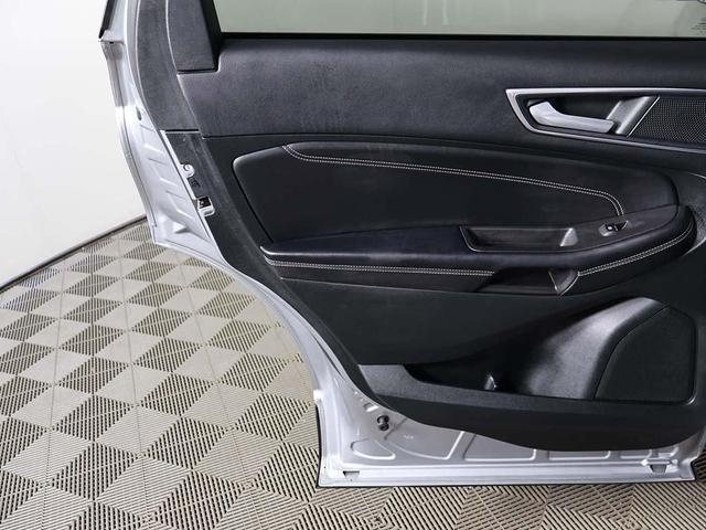 Photo of 2023 Silver Metallic Ford Edge