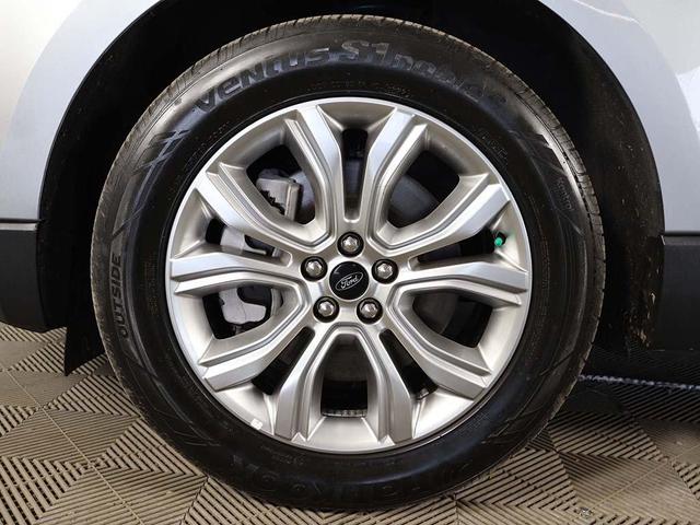 Photo of 2023 Silver Metallic Ford Edge