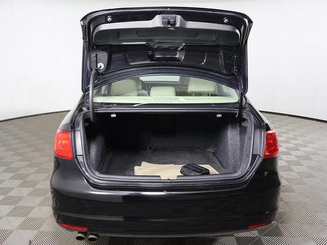 Photo of 2012 Black Uni Volkswagen Jetta