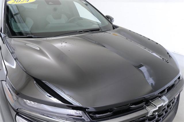 Photo of 2024 Mosaic Black Metallic Chevrolet Trax