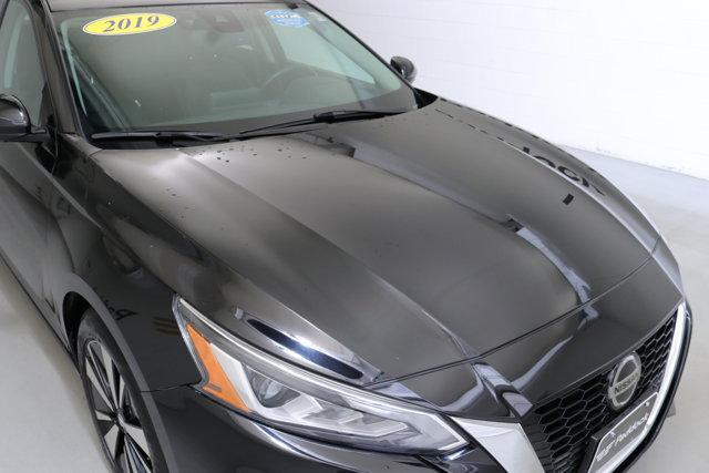 Photo of 2019 Super Black Clearcoat Nissan Altima