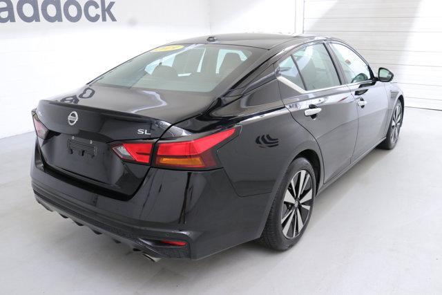 Photo of 2019 Super Black Clearcoat Nissan Altima
