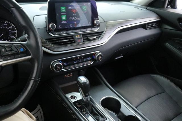 Photo of 2019 Super Black Clearcoat Nissan Altima