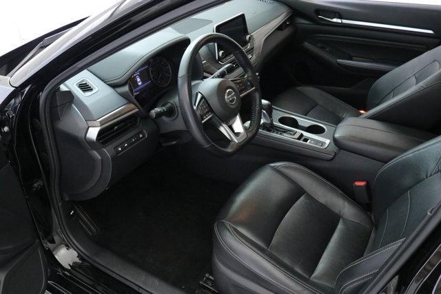 Photo of 2019 Super Black Clearcoat Nissan Altima