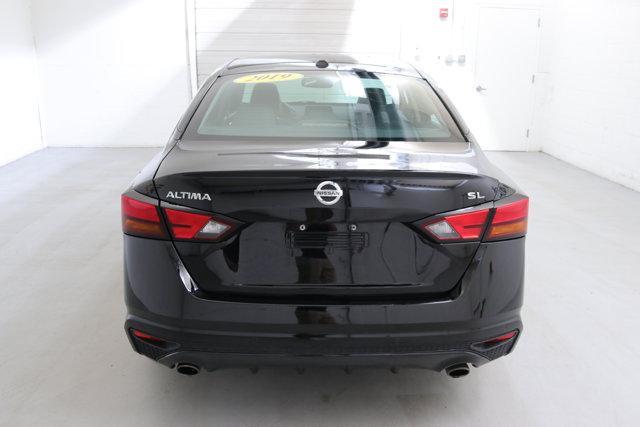Photo of 2019 Super Black Clearcoat Nissan Altima