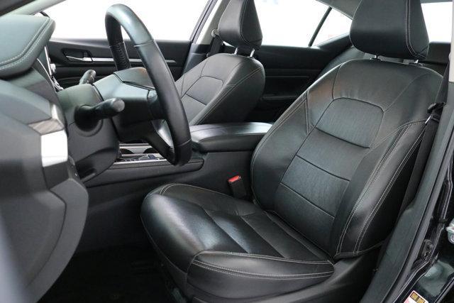 Photo of 2019 Super Black Clearcoat Nissan Altima