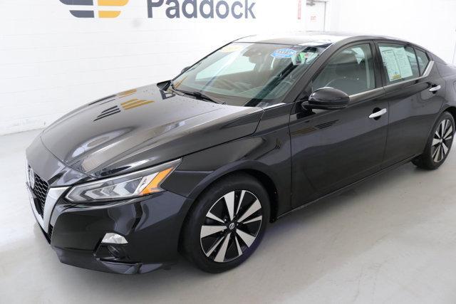 Photo of 2019 Super Black Clearcoat Nissan Altima