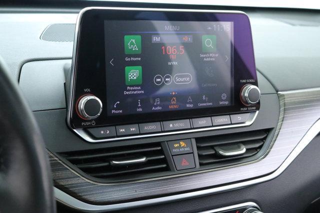 Photo of 2019 Super Black Clearcoat Nissan Altima