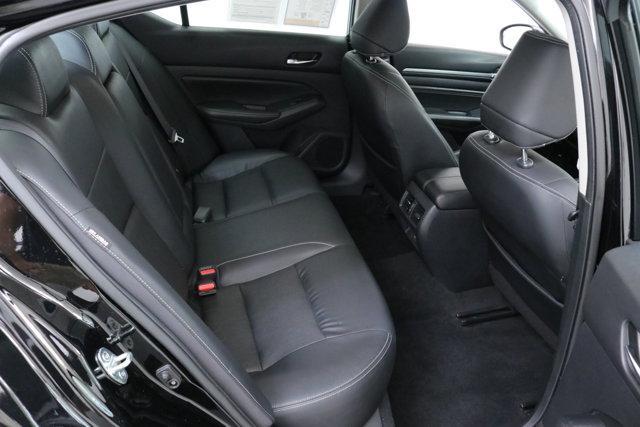 Photo of 2019 Super Black Clearcoat Nissan Altima