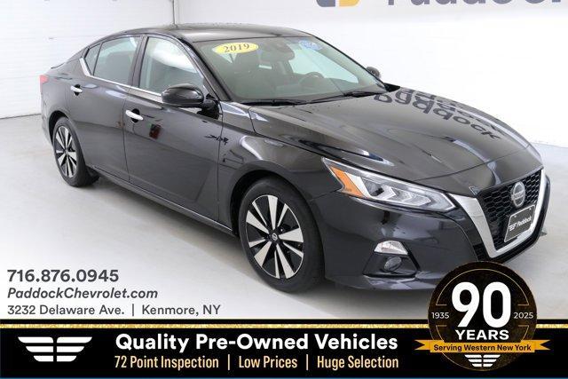 Photo of 2019 Super Black Clearcoat Nissan Altima