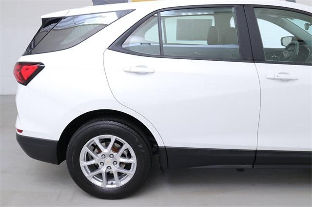 Photo of 2023 Summit White Chevrolet Equinox