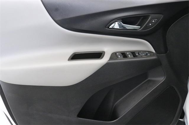 Photo of 2023 Summit White Chevrolet Equinox
