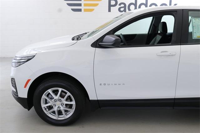Photo of 2023 Summit White Chevrolet Equinox