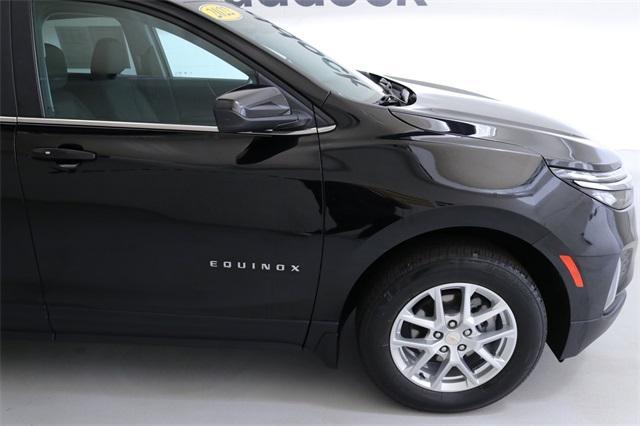 Photo of 2022 Black Chevrolet Equinox