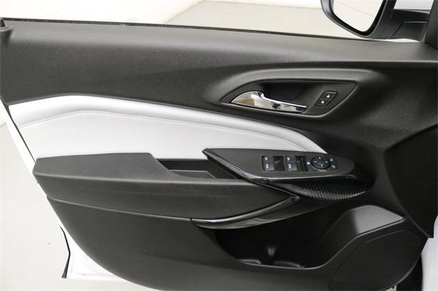 Photo of 2025 Summit White Chevrolet Trax