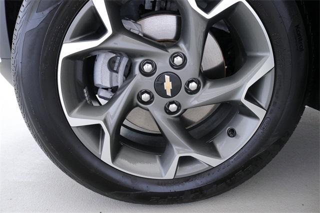 Photo of 2025 Summit White Chevrolet Trax