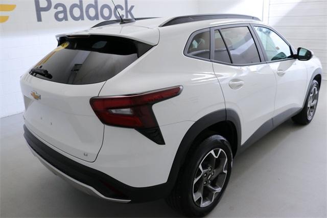 Photo of 2025 Summit White Chevrolet Trax
