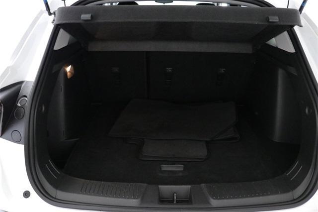 Photo of 2025 Summit White Chevrolet Trax