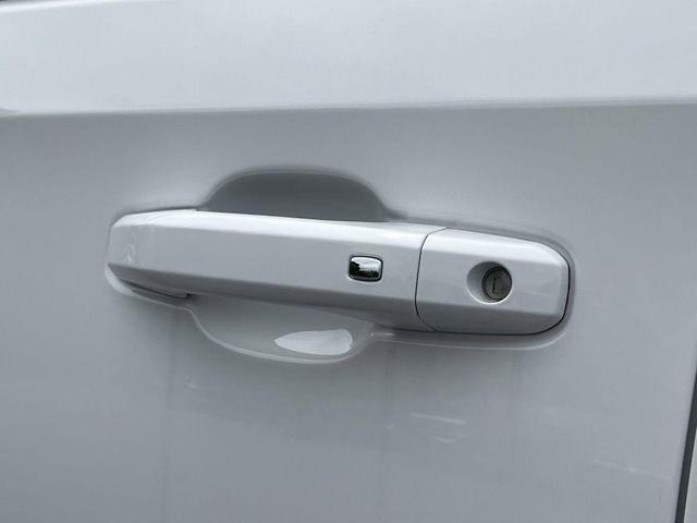 Photo of 2025 Summit White GMC Sierra 1500