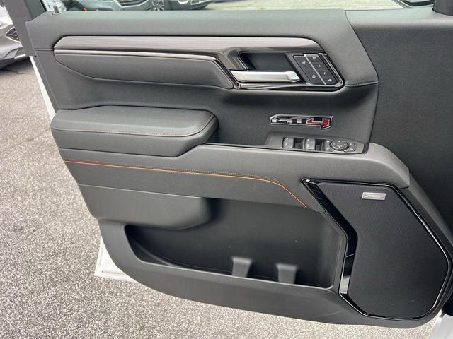 Photo of 2025 Summit White GMC Sierra 1500
